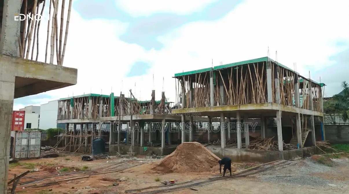 5bdrm Duplex in Life Camp for sale in Life Camp