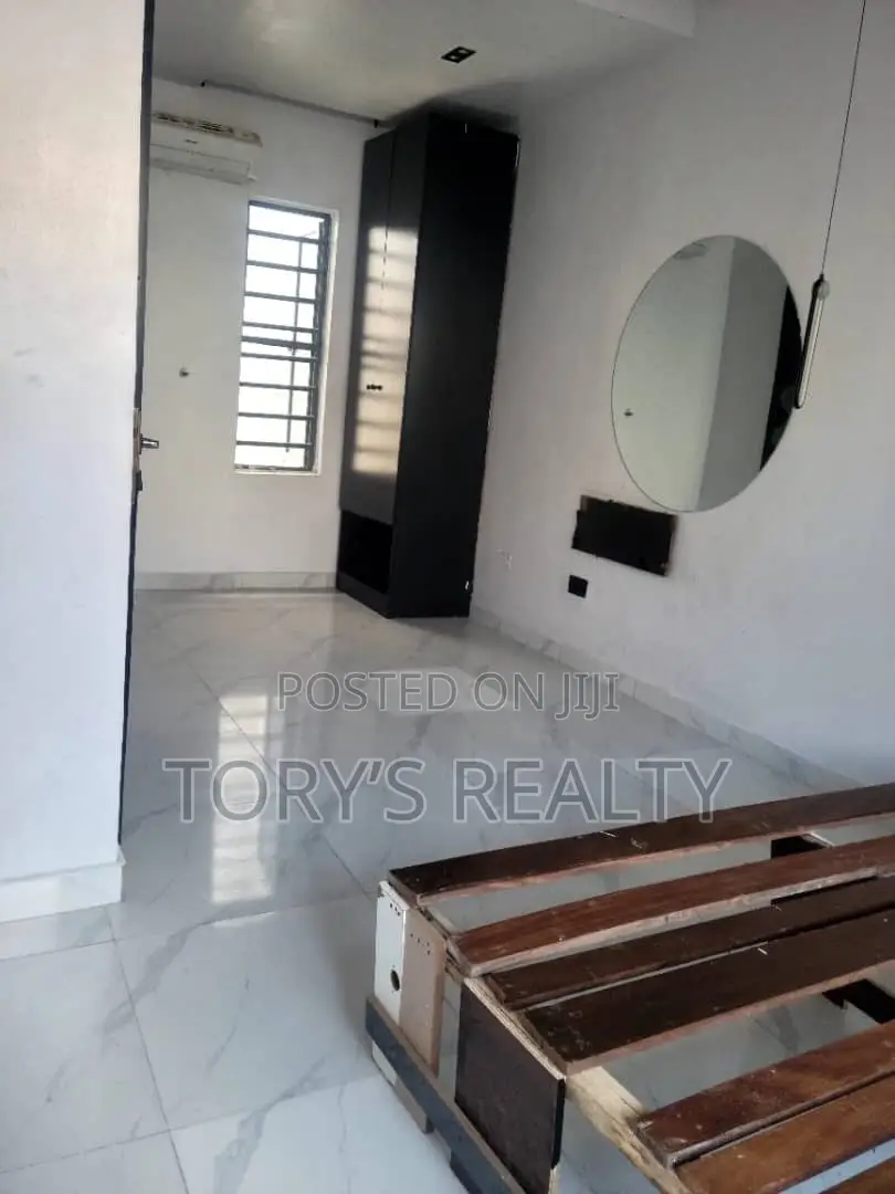1bdrm Townhouse / Terrace in Lekki Phase 1 for rent in Lekki Phase 1