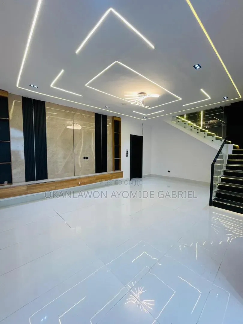 4bdrm Duplex in Lekki Palmcity for sale in Off Lekki-Epe Expressway