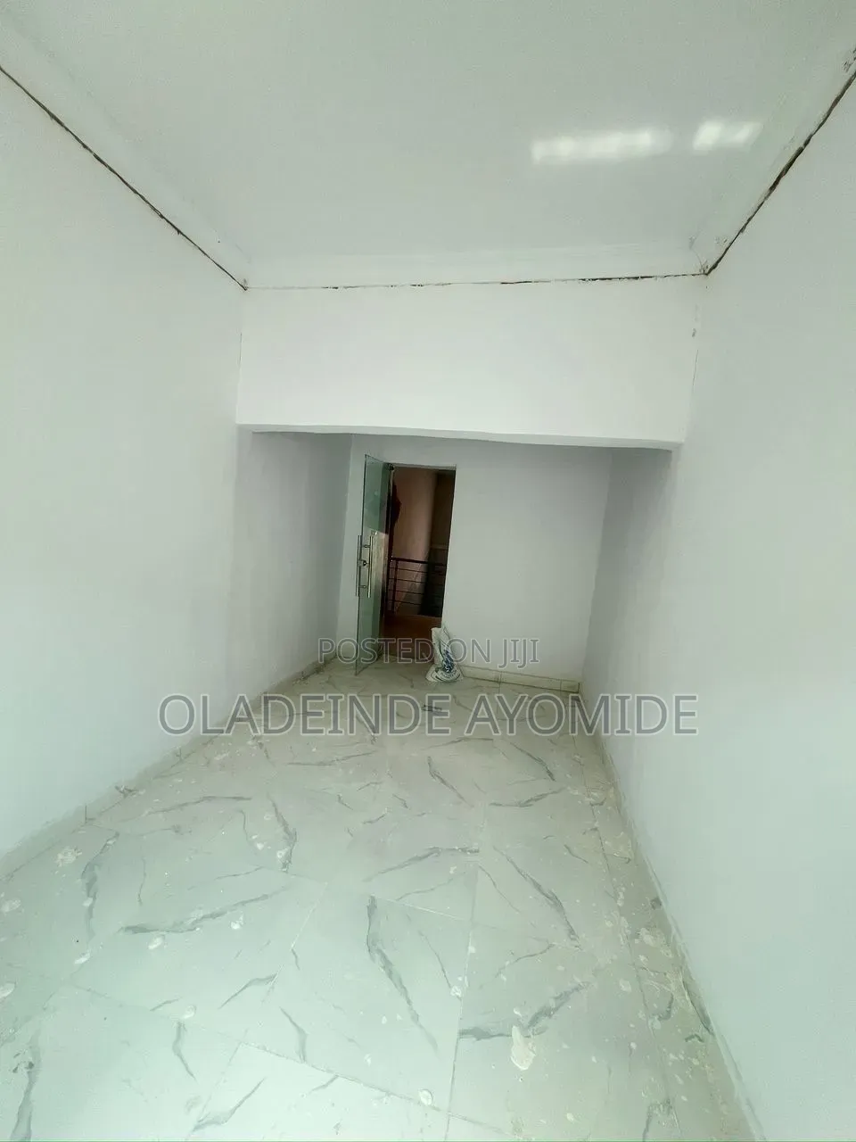 Shop to Rent in a Commercial Area:
Rent: 4m
Location: Lekki Phase 1 in Lekki Phase 1