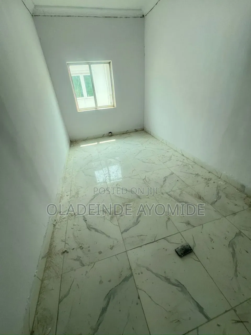 Shop to Rent in a Commercial Area:
Rent: 4m
Location: Lekki Phase 1 in Lekki Phase 1