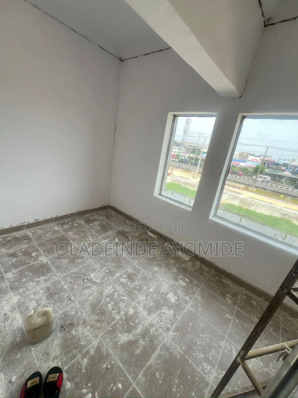 Shop to Rent in a Commercial Area Facing a Busy Road in Lekki Phase 1