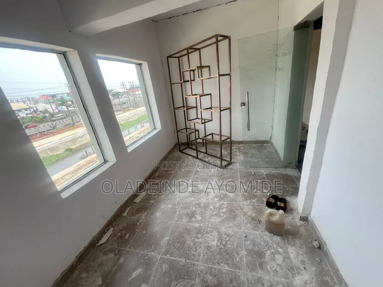 Shop to Rent in a Commercial Area Facing a Busy Road in Lekki Phase 1