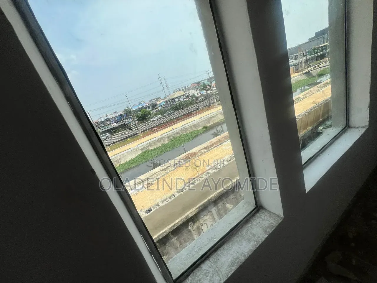 Shop to Rent in a Commercial Area Facing a Busy Road in Lekki Phase 1