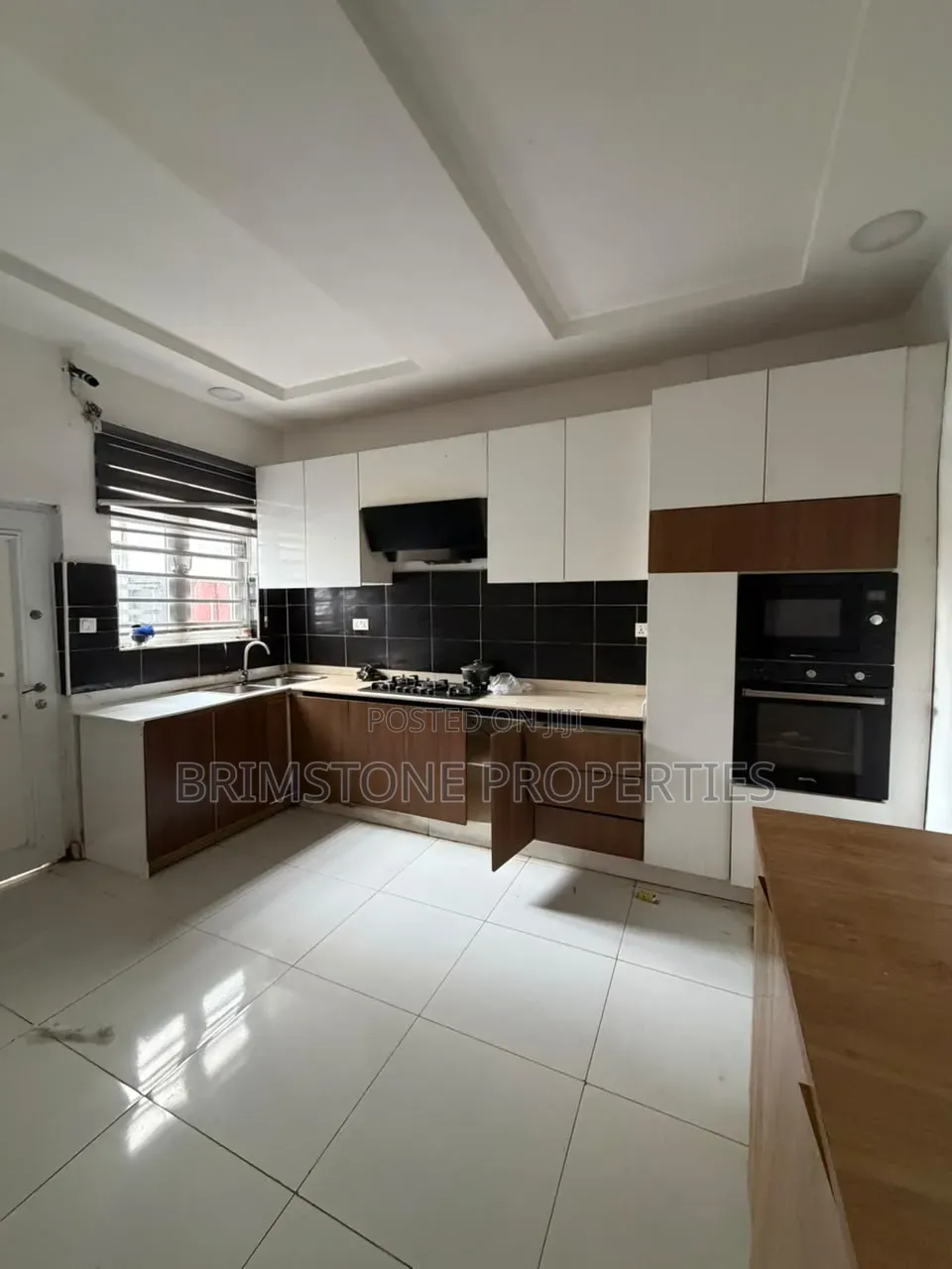 Furnished 1bdrm Apartment in Chevron for rent in Chevron