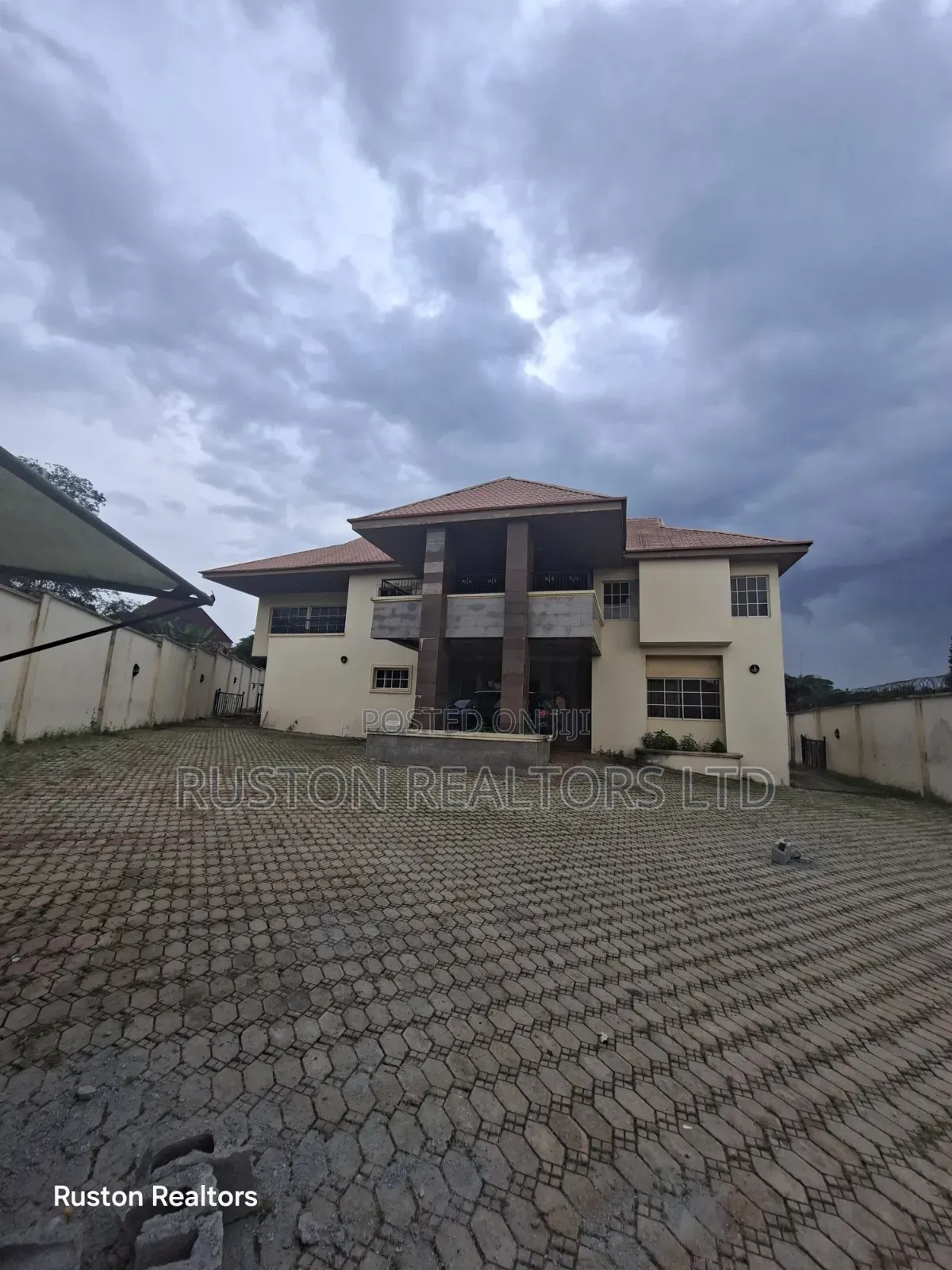 Furnished 6bdrm Mansion in Agodi for rent in Agodi