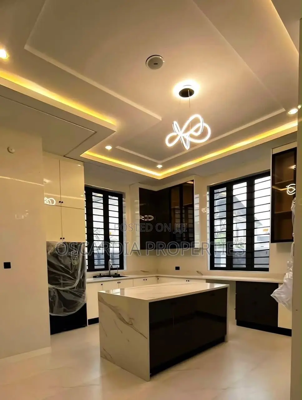 5bdrm Duplex in Apo Resettlement for sale in Apo Resettlement