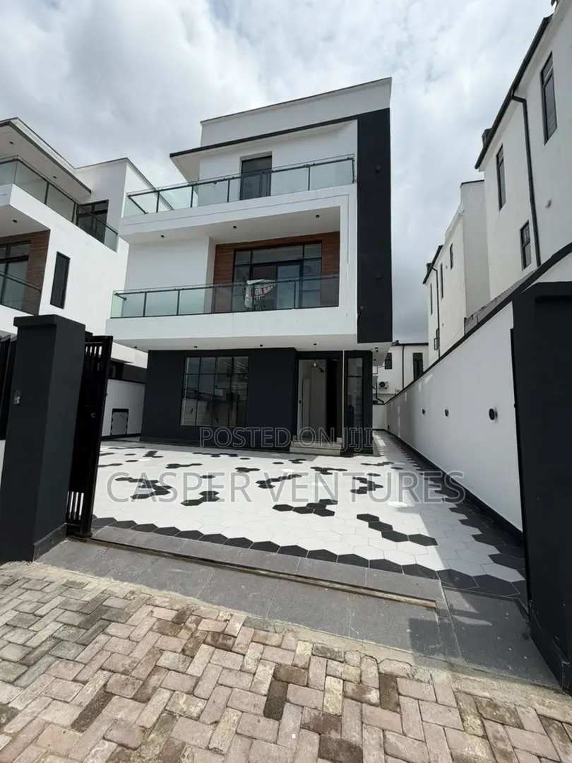 5bdrm Duplex in Chevron for sale in Chevron