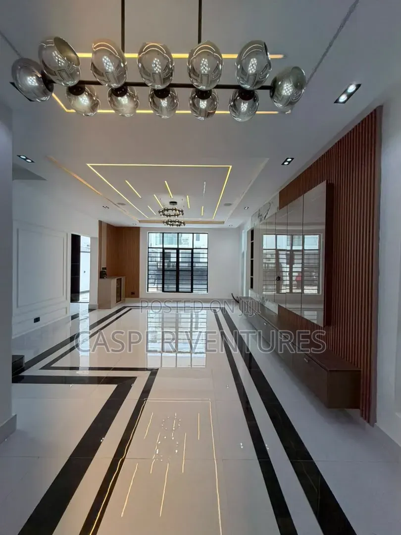 5bdrm Duplex in Chevron for sale in Chevron