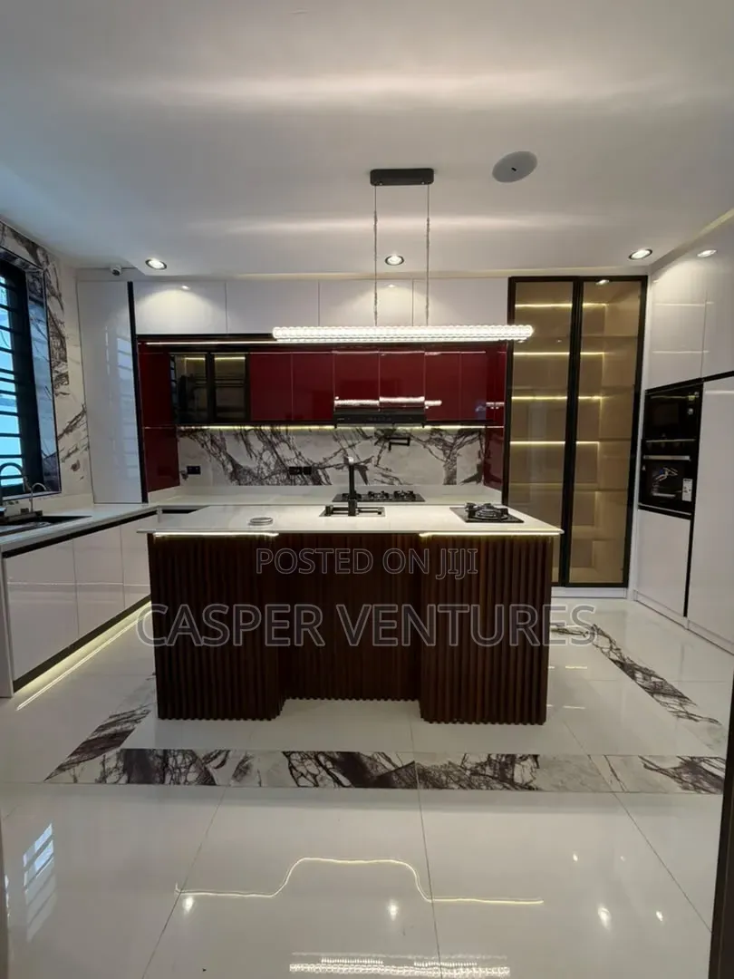 5bdrm Duplex in Chevron for sale in Chevron