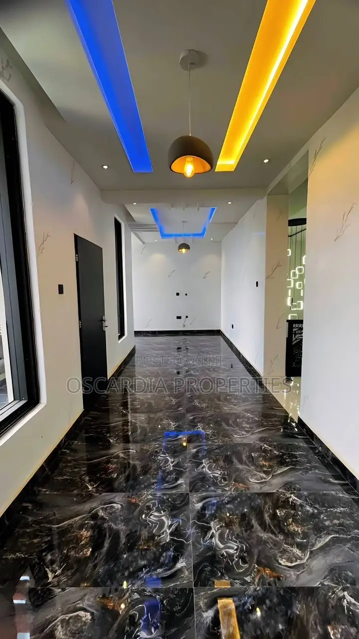 5bdrm Duplex in Apo Resettlement for sale in Apo Resettlement