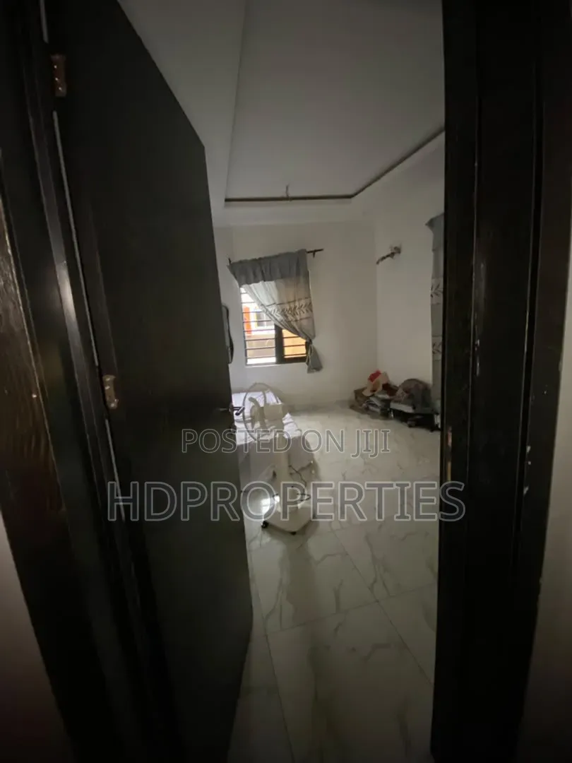 1bdrm Shared Apartment in Abudu Court, Lagos Island / Lagos Island in Lagos Island / Lagos Island