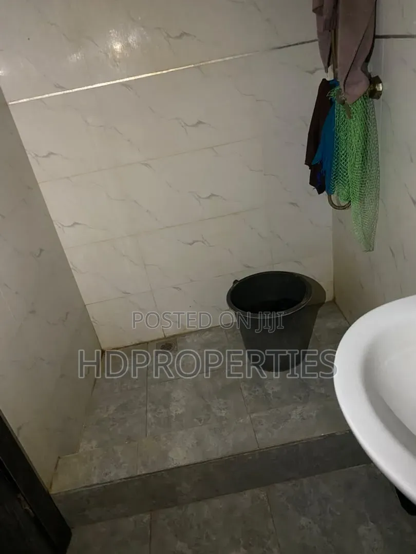 1bdrm Shared Apartment in Abudu Court, Lagos Island / Lagos Island in Lagos Island / Lagos Island
