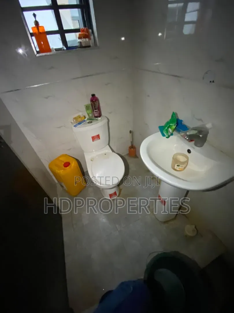 1bdrm Shared Apartment in Abudu Court, Lagos Island / Lagos Island in Lagos Island / Lagos Island