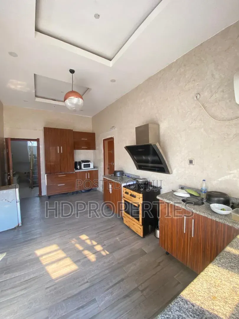 1bdrm Shared Apartment in Jadeville Estate, Lagos Island / Lagos Island in Lagos Island / Lagos Island