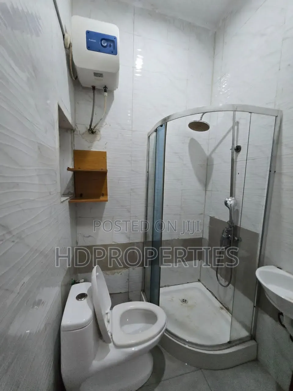 1bdrm Shared Apartment in Jadeville Estate, Lagos Island / Lagos Island in Lagos Island / Lagos Island
