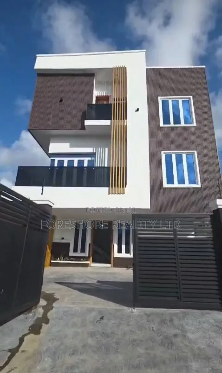 5bdrm Duplex in Millennium, Millenuim/UPS for sale in Millenuim/UPS