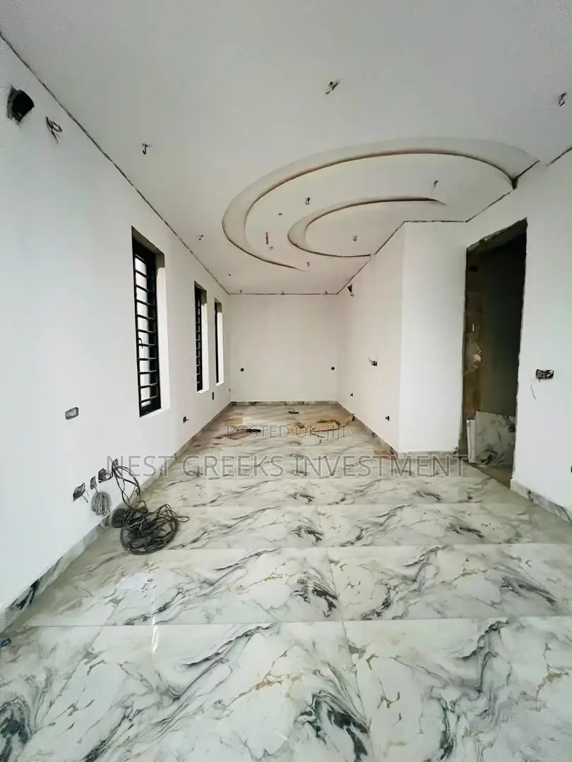 5bdrm Duplex in Adeniyi Jones for sale in Adeniyi Jones