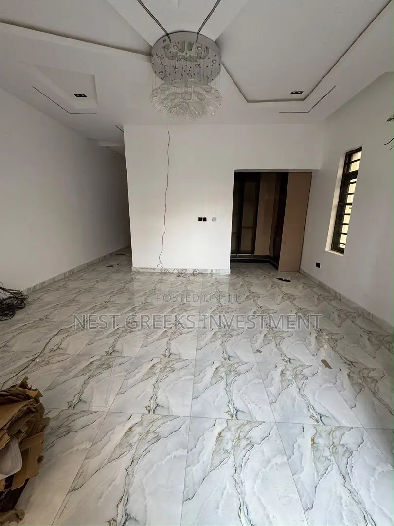 5bdrm Duplex in Adeniyi Jones for sale in Adeniyi Jones