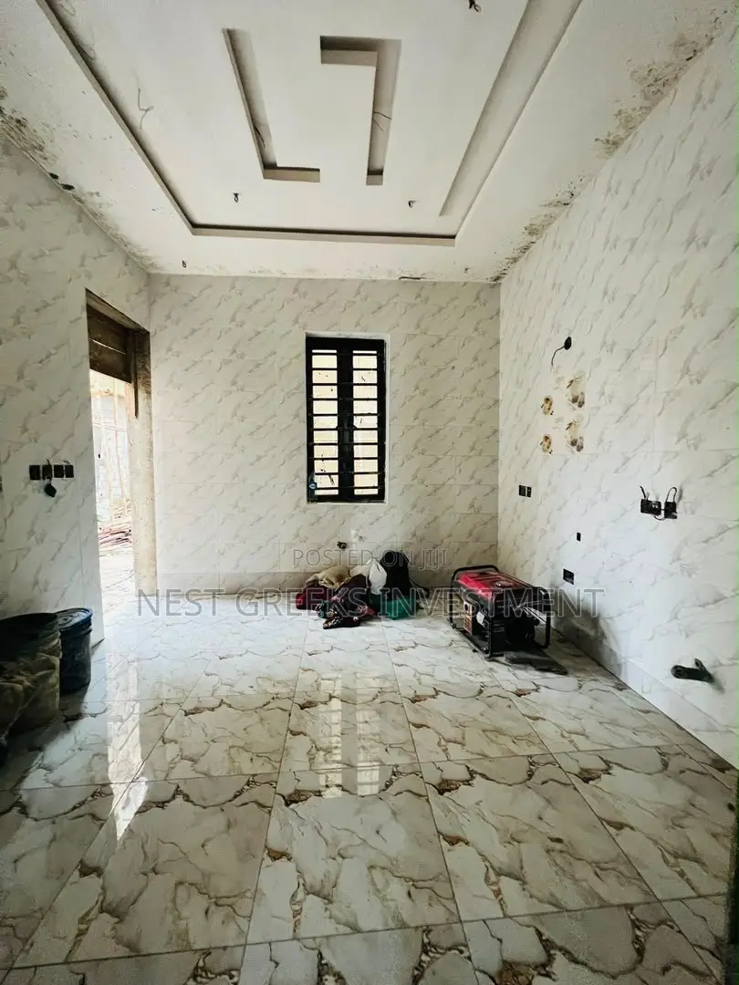 5bdrm Duplex in Adeniyi Jones for sale in Adeniyi Jones