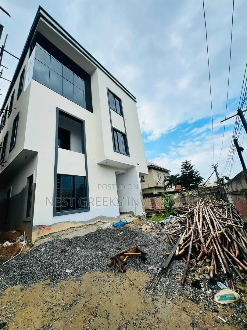 5bdrm Duplex in Adeniyi Jones for sale in Adeniyi Jones