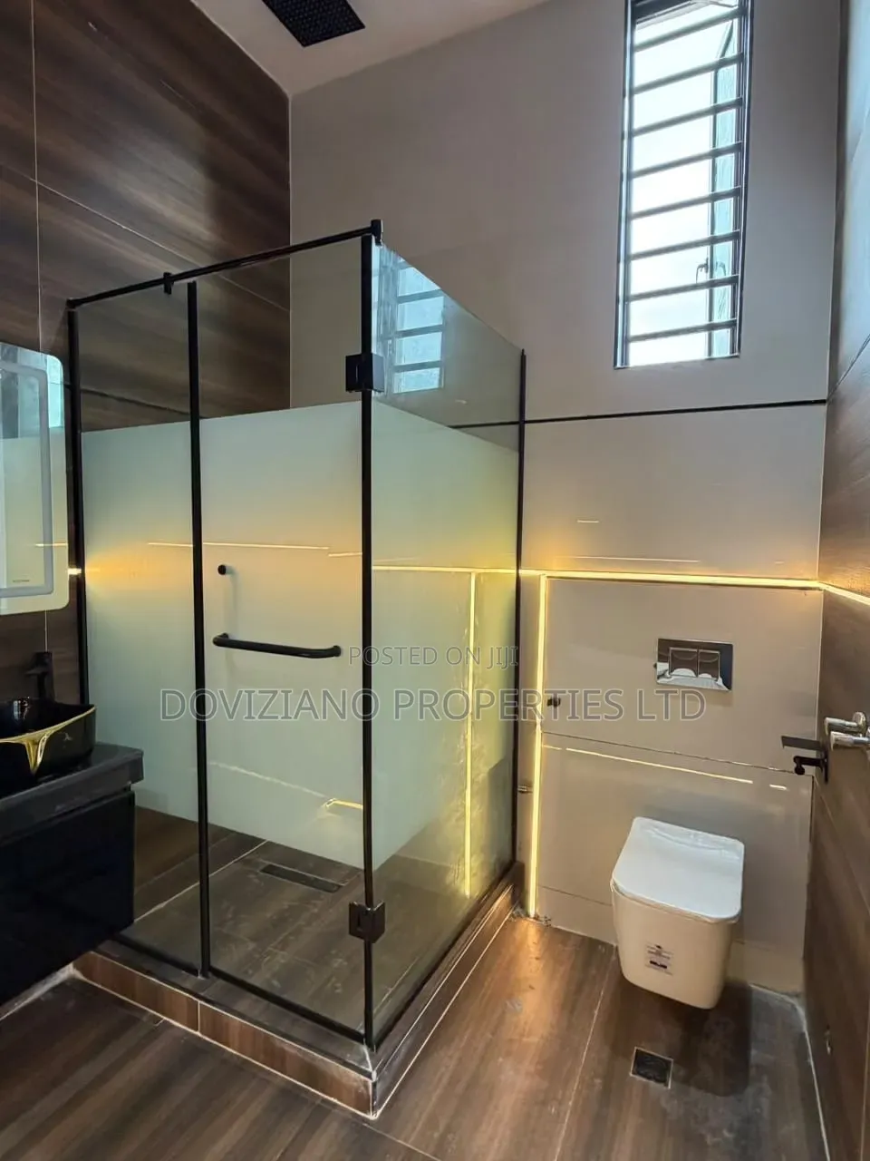5bdrm Duplex in Chevron for sale in Chevron