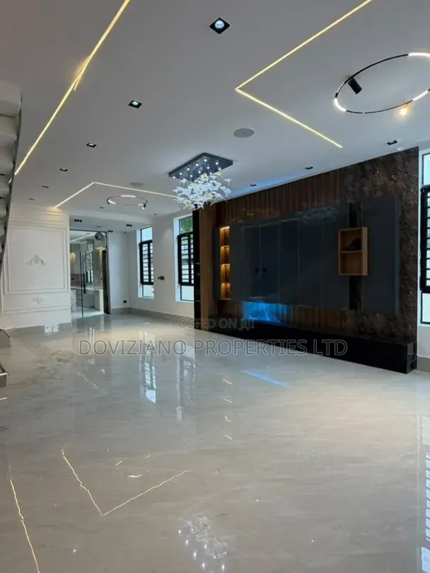 5bdrm Duplex in Chevron for sale in Chevron