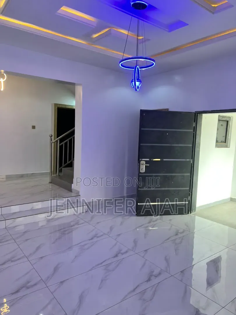 5bdrm Duplex in In Main Guzape for sale in Guzape District