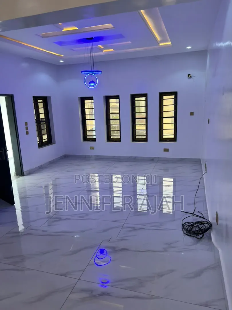 5bdrm Duplex in In Main Guzape for sale in Guzape District