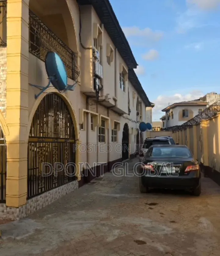 11bdrm Duplex in In Estate, Ejigbo / Ejigbo for sale in Ejigbo / Ejigbo