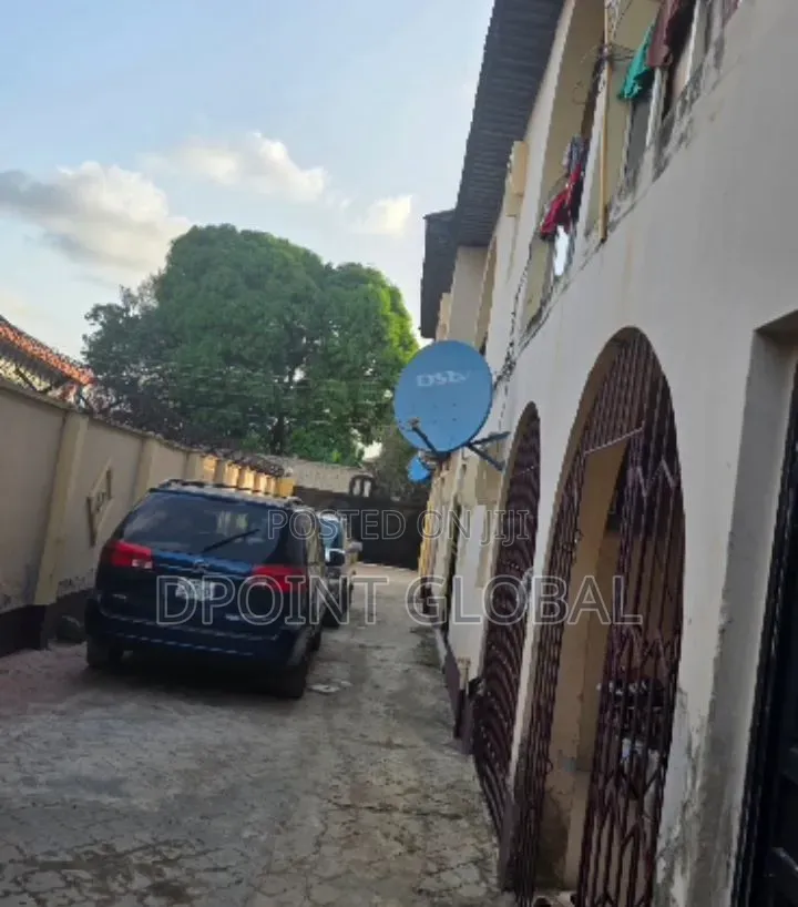 11bdrm Duplex in In Estate, Ejigbo / Ejigbo for sale in Ejigbo / Ejigbo