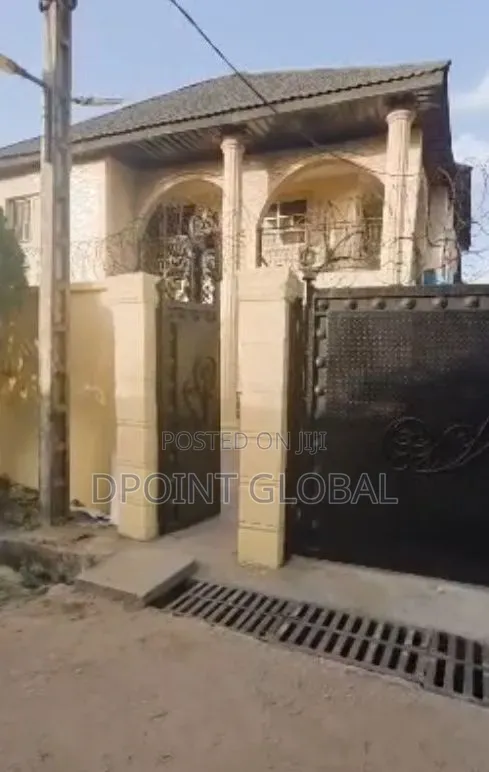 11bdrm Duplex in In Estate, Ejigbo / Ejigbo for sale in Ejigbo / Ejigbo