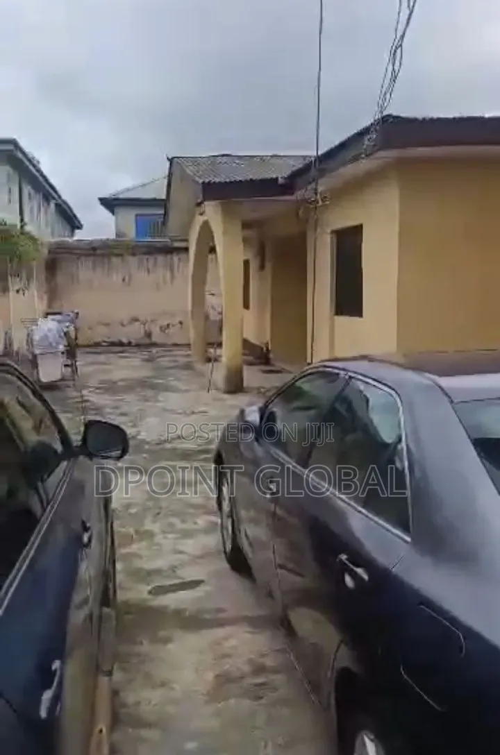8bdrm Duplex in In, New Oko Oba for sale in New Oko Oba