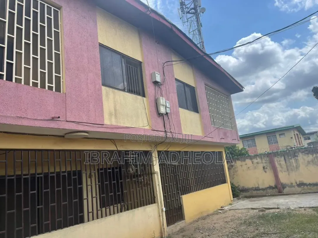 5bdrm Duplex in Akowonjo for sale in Akowonjo