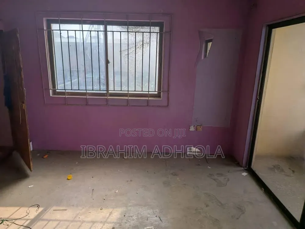 5bdrm Duplex in Akowonjo for sale in Akowonjo