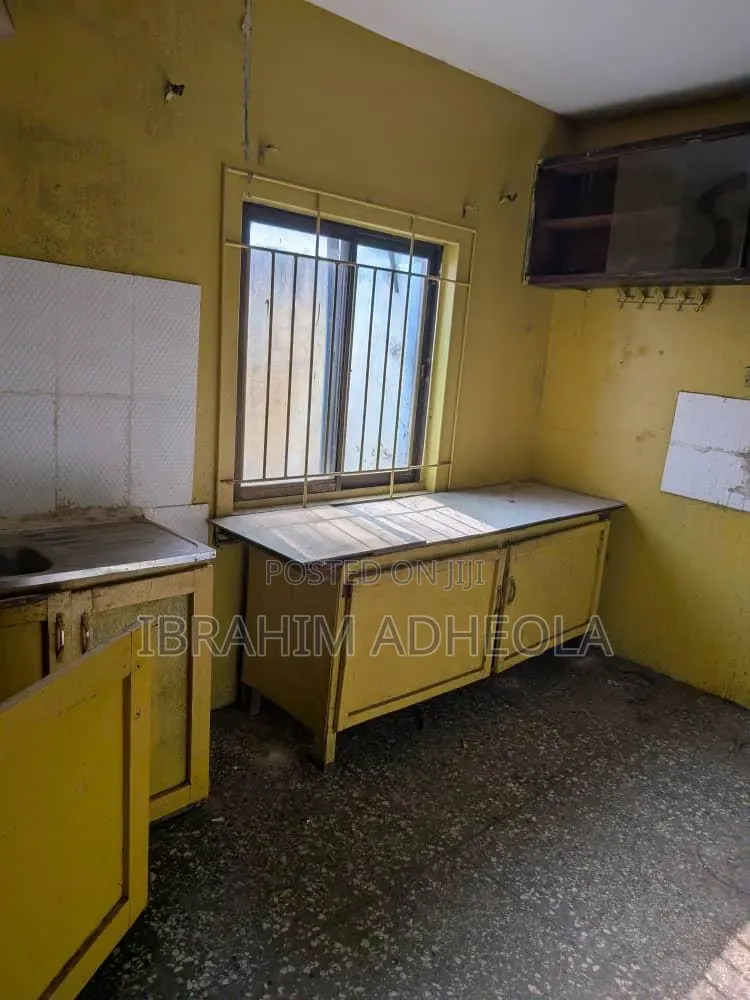 5bdrm Duplex in Akowonjo for sale in Akowonjo