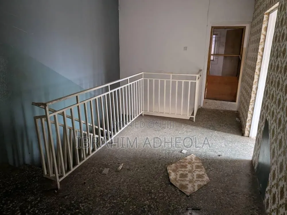 5bdrm Duplex in Akowonjo for sale in Akowonjo