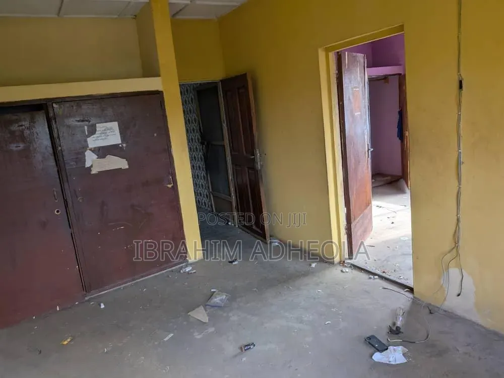 5bdrm Duplex in Akowonjo for sale in Akowonjo