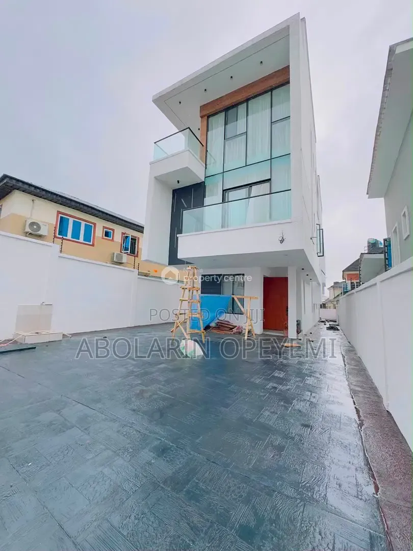 5bdrm Duplex in Gra Magodo Phase 1 for sale in Magodo