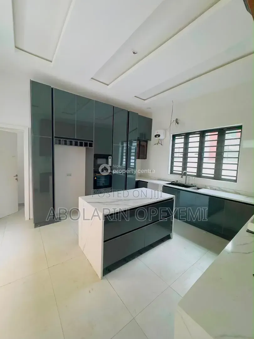 5bdrm Duplex in Gra Magodo Phase 1 for sale in Magodo