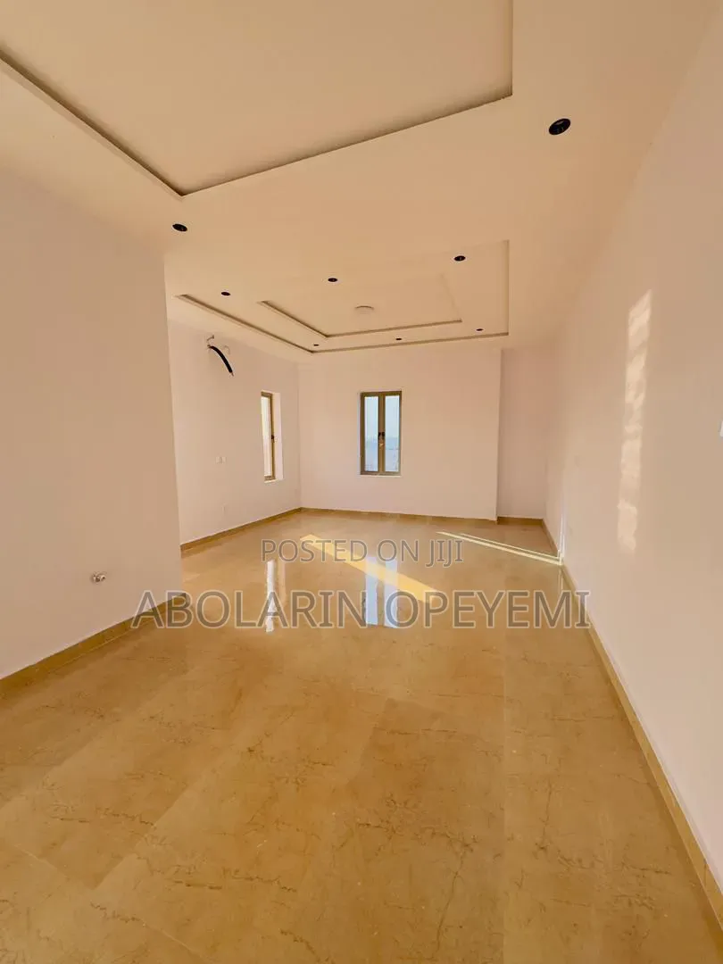 5bdrm Duplex in Magodo Gra Phase 1 for sale in Magodo