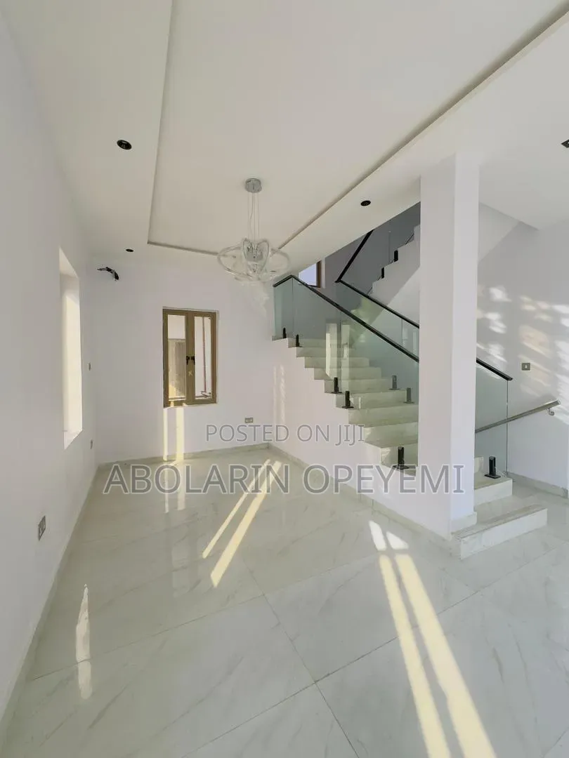 5bdrm Duplex in Magodo Gra Phase 1 for sale in Magodo