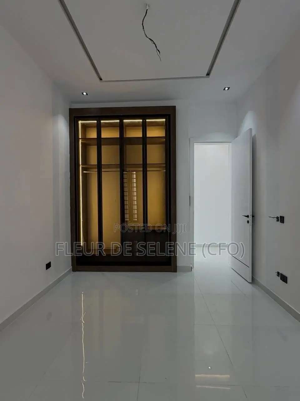 5bdrm Duplex in Megamount Estate, Ikota for sale in Ikota
