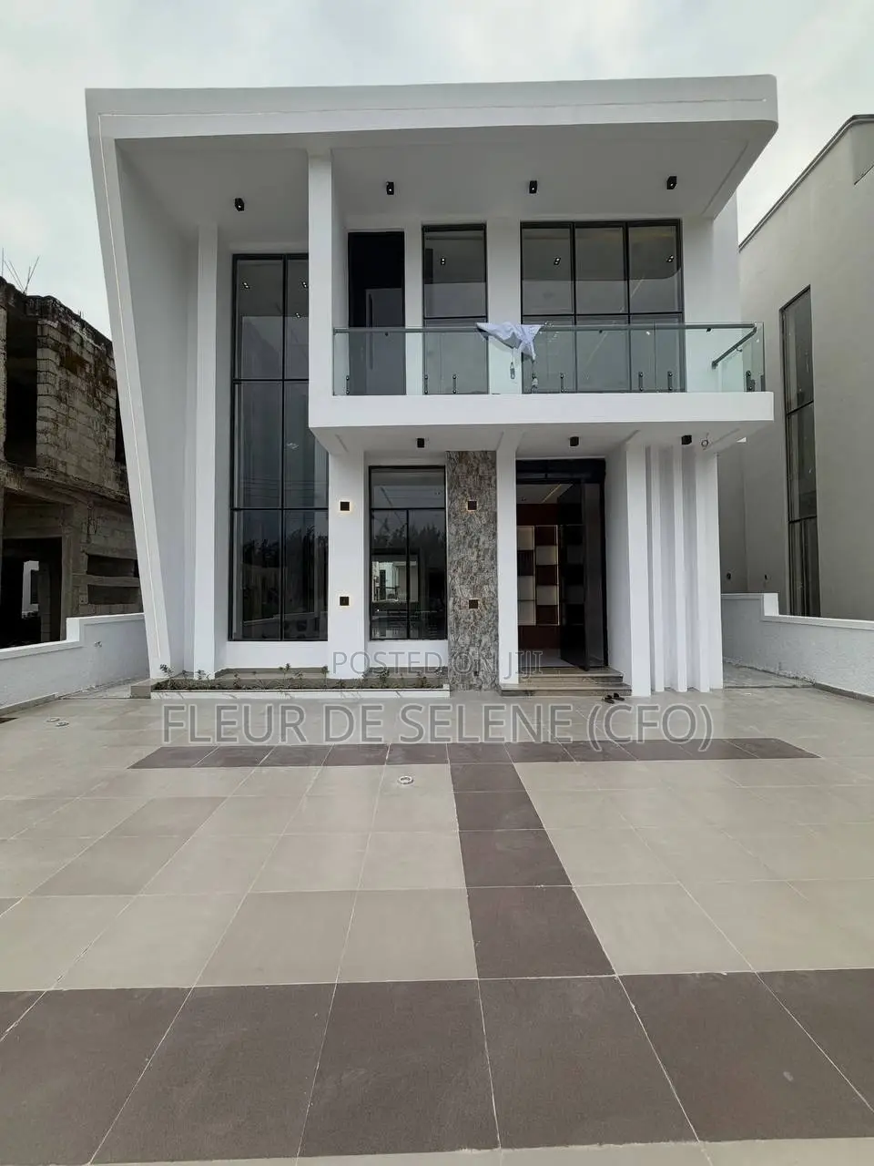 5bdrm Duplex in Megamount Estate, Ikota for sale in Ikota