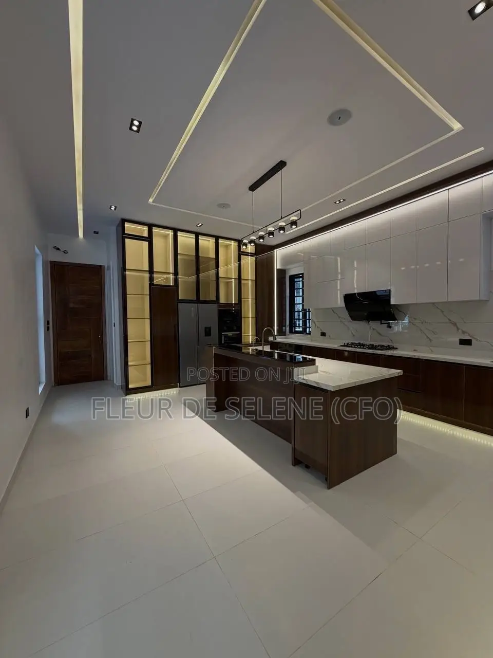 5bdrm Duplex in Megamount Estate, Ikota for sale in Ikota