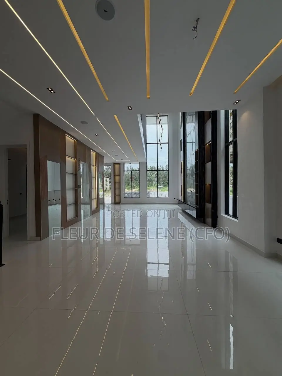 5bdrm Duplex in Megamount Estate, Ikota for sale in Ikota