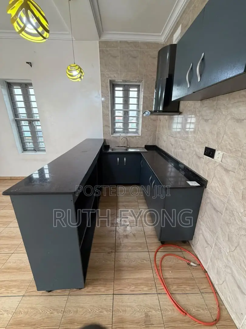 1bdrm Apartment in Alpha Beach Road., Lekki Phase 1 for rent in Lekki Phase 1
