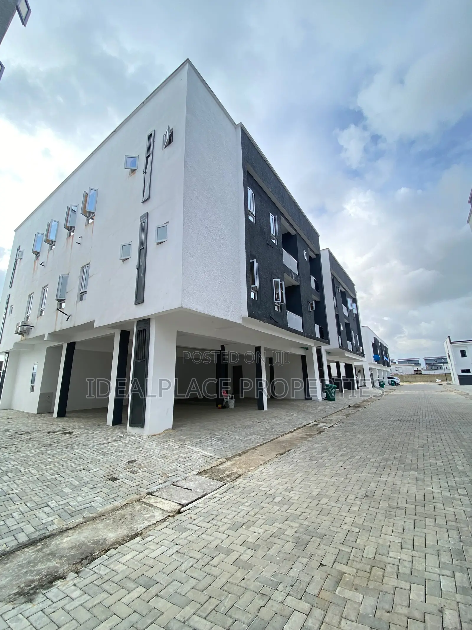 2bdrm Apartment in Sangotedo for sale in Sangotedo