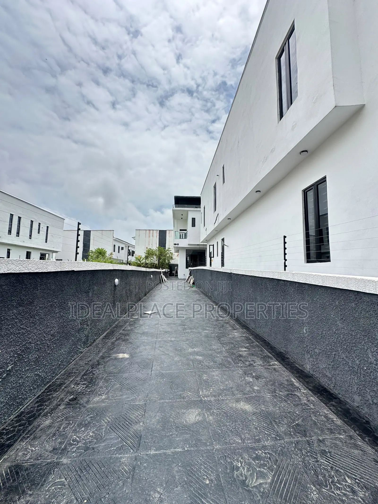 5bdrm Duplex in Sangotedo for sale in Sangotedo