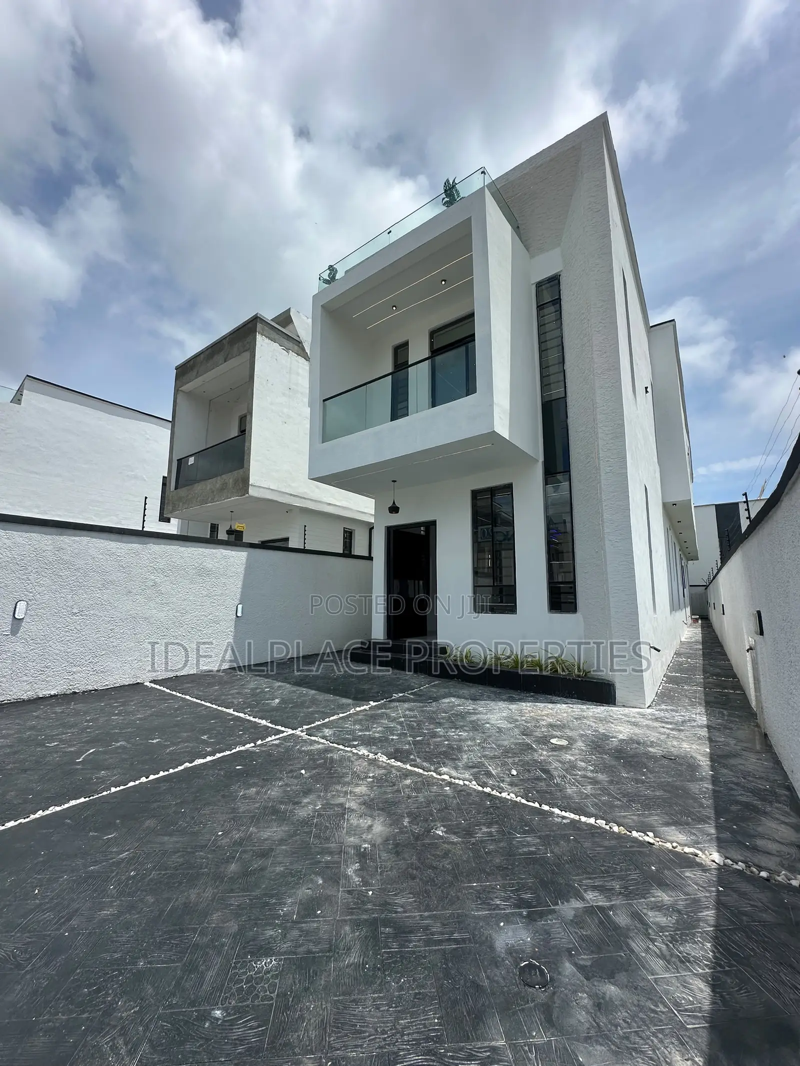5bdrm Duplex in Sangotedo for sale in Sangotedo